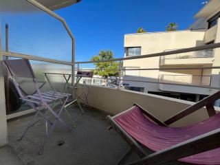 AU COEUR DU CENTRE VILLE DE LA ROCHELLE AU CALME AVEC STATIONNEMENT GRATUIT - 1