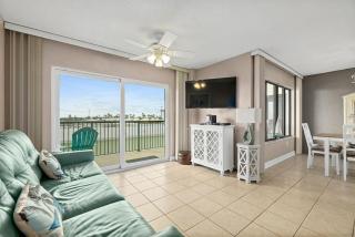 Relax and Chill Beachside Condo - Daytona Beach - 7