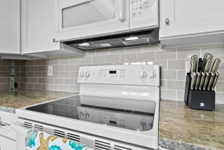 Relax and Chill Beachside Condo - Daytona Beach - 2