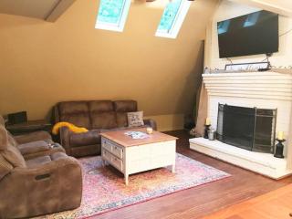 Farmhouse in a Peaceful Paradise with Huge Hot tub - Gainesville - 5