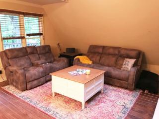 Farmhouse in a Peaceful Paradise with Huge Hot tub - Gainesville - 4