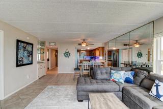 Oceanfront Sunrise 2 Bed 2 Bath Condo with Pool - Ormond Beach - 4