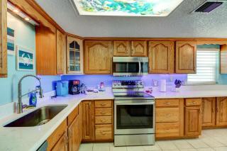 Oceanfront Sunrise 2 Bed 2 Bath Condo with Pool - Ormond Beach - 1