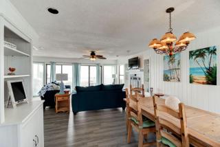 Tipsy Turtle Funky Pelican Massive Oceanfront - 5