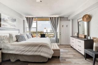 Paradise with Balcony Near the Action - 7