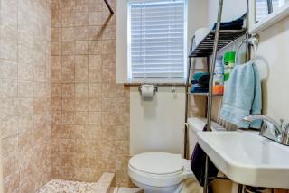 Good Old Days Cottage King Bed Pet Friendly - 4