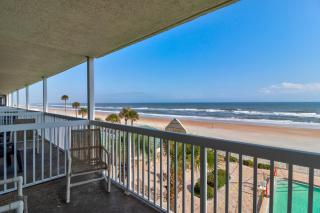 Oceanfront with Kitchen and Wifi Sleeps 6 - Daytona Beach - 7