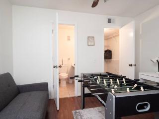 Spacious Condo Mins to Shands, University, & DOWNTOWN! - Gainesville - 8