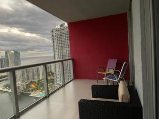 Stunning Penthouse Suite Waterfront 2BD 2BA - Hallandale Beach - 7