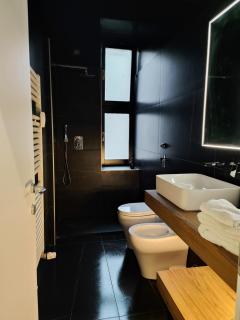 Designed Pop Apartment 2 Bedrooms, 2 Baths in Milan Center - WiFi, AC, steps from Subway M1 and M2, Central Station and Airport connected - 6