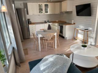 Cozy cabin, neighbour to lake & national park - Tyresö - 6