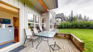 Beautiful Golf Course Setting by Harmony Whistler - Whistler - 6