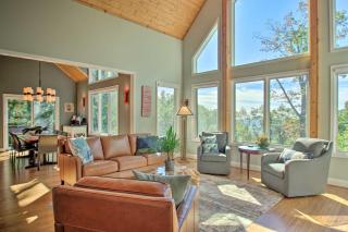 Grand Chalet with Hot Tub - Near Wintergreen Resort - Wintergreen - 2