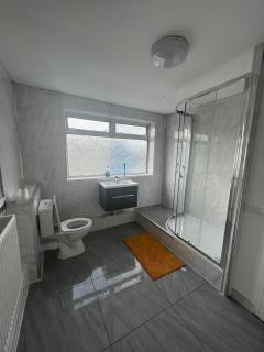Cheerful Two Bedrooms Town house with free parking - Pembrokeshire - 2