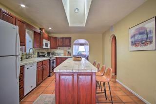 Stylish Tucson Home Backyard Oasis with Grill! - Tucson - 2