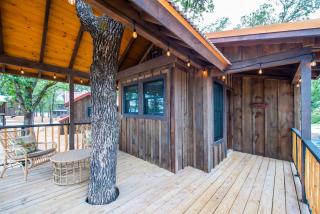 The Sparrow Treehouse 15 MIN to Magnolia Baylor - 7