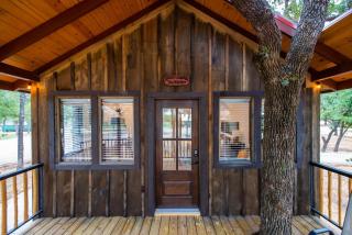 The Warbler Treehouse 15 MIn to Magnolia Baylor - - 0