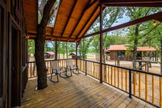 The Warbler Treehouse 15 MIn to Magnolia Baylor - 9
