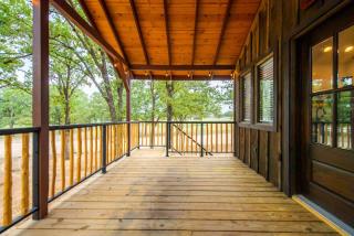 The Warbler Treehouse 15 MIn to Magnolia Baylor - 6