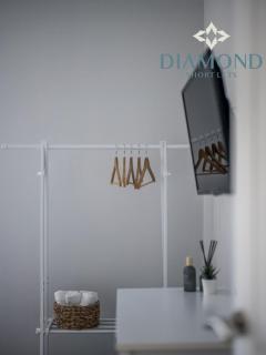 Brand New Luxury 3 Bedroom 2 Bathrooms with Patio with Secure Parking - Dundee - 2