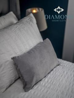 Brand New Luxury 3 Bedroom 2 Bathrooms with Patio with Secure Parking - Dundee - 4