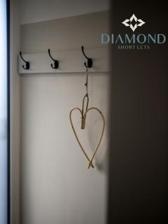 Brand New Luxury 3 Bedroom 2 Bathrooms with Patio with Secure Parking - Dundee - 9