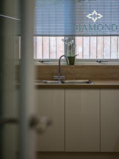 Brand New Luxury 3 Bedroom 2 Bathrooms with Patio with Secure Parking - Dundee - 1