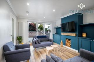 Brand New Luxury 3 Bedroom 2 Bathrooms with Patio with Secure Parking - Dundee - 0