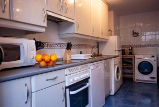 Stylish 2-Bed Duplex Townhouse, Full Kitchen, Access to Three Pools, Minutes from Puerto Banus, by "La Buena Vida Holiday Homes" - 4