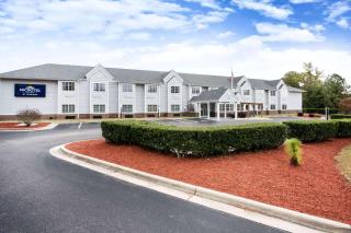 Microtel Inn & Suites by Wyndham Southern Pines Pinehurst - 9