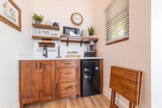 Mockingbird Treehouse 15 MIN to MagnoliaBaylor - - 1