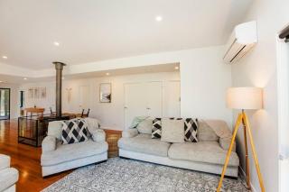 Bush and Beach Family Retreat - Adventure Bay - 9