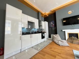 Unique & Luxurious 2 Bedroom City Centre Apartment - Nottingham - 3