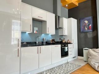 Unique & Luxurious 2 Bedroom City Centre Apartment - Nottingham - 2