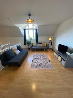 Modern Spacious Flat In Ipswich - Sleeps 6 - Parking - 0