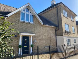 Modern Spacious Flat In Ipswich - Sleeps 6 - Parking - 3