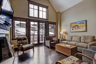 Expansive 4 Bedroom Ski In, Ski Out One Ski Hill Residence Located At The Base Of Peak 8 With Beautiful Views - 8