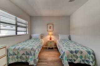Yellow Sunshine Oceanfront Townhouse, Private Balcony - Ponce Inlet - 5