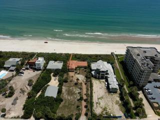 Beachfront 4 Bedroom 4 Bath with Huge Deck Wifi - 9