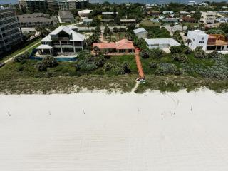 Beachfront 4 Bedroom 4 Bath with Huge Deck Wifi - Daytona Beach - 8