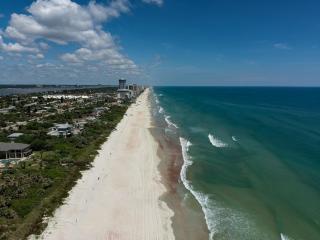 Beachfront 4 Bedroom 4 Bath with Huge Deck Wifi - Daytona Beach - 6