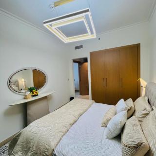 Luxurious Apartment 1BR Opp Burj Khalifa - Dubai - 2