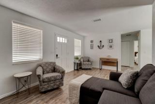 Coquina Cabana with fenced yard and adorable decor - South Daytona - 6