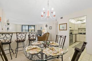 Cozy Ocean Condo with Pool Small Dog Friendly - Ormond Beach - 3