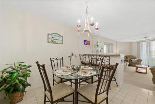 Cozy Ocean Condo with Pool Small Dog Friendly - Ormond Beach - 1