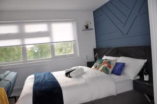 Luxury Studio- MK central- 5 MINS DRIVE TO TRAIN STATION-DIRECT TRAINS TO LONDON, BIRMINGHAM - 5