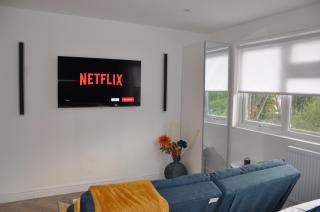 Luxury Studio- MK central- 5 MINS DRIVE TO TRAIN STATION-DIRECT TRAINS TO LONDON, BIRMINGHAM - 4