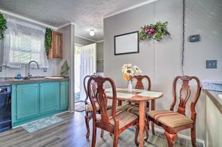 Private Yard and Fire Pit Pet-Friendly Midway Abode - 2