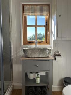 Robins Retreat - orchard with hot tub - see extras - Alfriston - 3