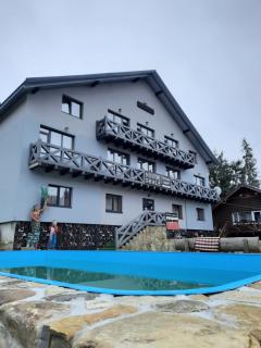 Hotel Novoe Shale - Yablunytsya - 0